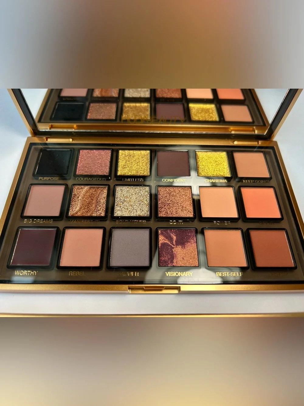 NWT🌷HUDA BEAUTY EMPOWERED Eyeshadow Palette